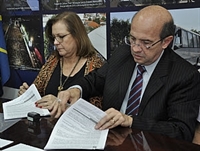 O prefeito João Dado e a primeira-dama e presidente do Fundo Social de Solidariedade, Mônica Pesciotto de Carvalho (Foto: Prefeitura de Votuporanga)
