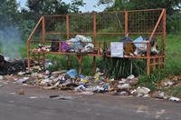 Nas redes sociais, moradores da cidade reclamaram sobre o descarte de lixo no local  (Foto: A Cidade)
