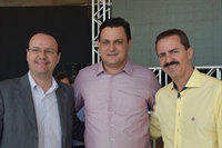 O deputado Estadual Itamar Borges participa da entrega de ônibus escolar para a prefeitura de Votuporanga (Foto: Divulgação)