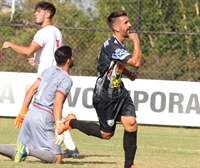 Ricardinho comemora o gol da Votuporanguense contra o Batatais na partida do último sábado (Foto: Rafael Bento/CAV)