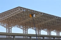 Trabalhos para a instalação dos refletores da Arena Plínio Marin foram iniciados ontem e devem ir até setembro  (Foto: A Cidade)