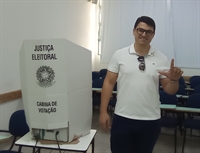 Bruno Arena vota no colégio Unifev: ‘esperamos uma grande vitória política’