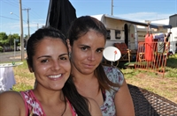 As irmãs Daiane e Débora largaram tudo e seguiram a atração