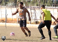 O zagueiro Vitor Hugo treina com a Votuporanguense que se prepara para a Copa Paulista que começa no próximo mês (Foto: Rafael Nascimento/CAV)