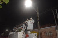 Prefeitura de Cosmorama realiza troca de lâmpadas para garantir a segurança dos munícipes