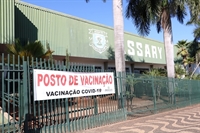 O posto de vacinação montado no Assary Clube de Campo, em Votuporanga, será desativado a partir da próxima segunda-feira (28) (Foto: Prefeitura de Votuporanga)