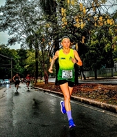 A corredora votuporanguense Karina Franzin vive um excelente momento nas corridas de rua  (Foto: Reprodução/Instagram Karina Franzin)