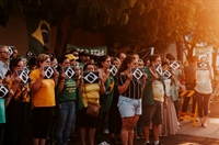 Desde o dia 2 de novembro dezenas de votuporanguenses estão acampados na frente do Tiro de Guerra (Foto: Direita Votuporanga)