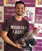 O cantor trouxe seu primeiro CD e DVD, que foi gravado na cidade de Estrela do Oeste (Foto: A Cidade)