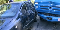  Caminhão sem freio bateu em carros em Rio Preto. (Foto: Reprodução/TV TEM)