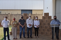 O presidente da Alesp, Carlão Pignatari fez a entrega e com isso o Fundo social superou a marca de 5 mil cestas distribuídas (Foto: A Cidade)