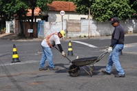 Segundo a Prefeitura de Votuporanga a operação tapa-buracos ocorre durante todo o ano (Foto: Divulgação/Prefeitura de Votuporanga)