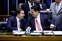 Rodrigo Maia (DEM-RJ) e Davi Alcolumbre (DEM-AP) - (Foto: Luis Macedo/Agência Câmara) 