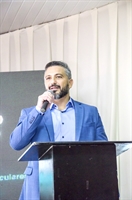 O médico oncologista Hamilton Zuniga está dando o exemplo de como a iniciativa privada pode contribuir com a saúde pública (Foto: Arquivo pessoal)