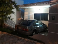 Motorista perde controle do carro e invade casa em Votuporanga  (Foto: Arquivo Pessoal)
