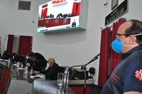 No mesmo dia em que dr. Chaudes esteve na Câmara e disse que o retorno do decreto foi essencial, os vereadores o descumpriram  (Foto: A Cidade)
