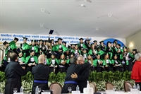 A Unifev formou a sua primeira turma do curso de Medicina na noite desta quinta-feira e conferiu o diploma a 57 estudantes (Foto: Divulgação/Unifev)