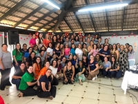 Mulheres foram recepcionadas com café da manhã e prestigiaram apresentação teatral e musical, na Cidade Universitária (Foto: Unifev)