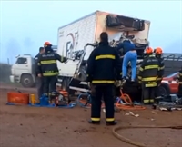 Caminhões se envolveram em um grave acidente (Foto: Reprodução)