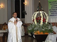 A Paróquia realiza este ano mais uma festa com o tema: “Com a Mãe Aparecida, Ser Solidário na Dor!”. 