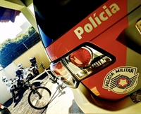 Com ele foram localizadas drogas e uma bicicleta produto de furto (Foto: Divulgação/Polícia Militar)