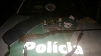 A Polícia Ambiental de Votuporanga prendeu um homem por praticar ato de caça sem autorização (Foto: Divulgação/Polícia Ambiental)