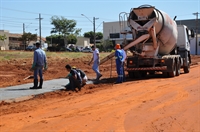 Asfalto, guia, sarjeta e infraestrutura de água e esgoto fazem parte das melhorias para aquela região que sofria com as chuvas (Foto: Divulgação/Prefeitura de Votuporanga) 