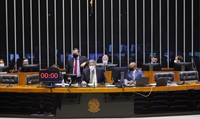 Projeto de lei torna educação infantil, ensinos fundamental e médio e a educação superior serviços essenciais (Foto: Pablo Valadares/Câmara dos Deputados)