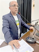 O vereador Marcos Moreno não se conforma com a quantidade de carros abandonados nas ruas de Votuporanga (Foto: Assessoria)