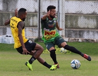 Léo Carvalho, lateral-esquerdo do Clube Atlético Votuporanguense, que joga neste sábado em Araraquara (Foto: Rafael Bento/CAV)