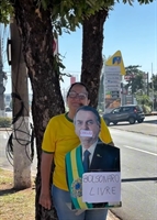 Débora Romani lança pré-candidatura a deputada estadual no canteiro da avenida Brasil