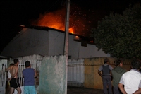 Ninguém ficou ferido, na hora do incêndio não havia ninguém no imóvel