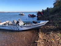 Vítimas realizavam travessia para passar feriado de Tiradentes num rancho construído em uma ilha (Foto: Divulgação/Polícia Ambiental)