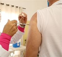 A vacina contra a influenza é trivalente e composta pelos vírus H1N1, a cepa B e o H3N2, do subtipo Darwin, que causou os surtos de gripe no final do ano passado (Foto: Prefeitura de Votuporanga)