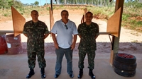 O presidente Huadson entre os tenentes Abreu e Carlos, da 5ª CSM de Ribeirão Preto Foto: Arquivo Pessoal 
