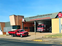 Os bombeiros de Votuporanga contiveram as chamas (Foto: Reprodução)