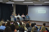 O prefeito Jorge Seba, ladeado por seus secretários e assessores, lançou a plataforma inovadora na manhã de ontem (Foto: A Cidade )