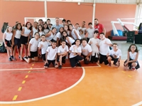 No encerramento da gincana, mais alimentos. Foram doados para o Hospital 85 quilos de mantimentos, além de roupas e lacres de latas (Foto: Divulgação)