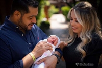 Camila Pavan e Adriano Garbelini foram até a Ucrânia para buscar Pietra, gestada em barriga de aluguel. (Foto: Reprodução/Diário da Região/Arquivo Pessoal)