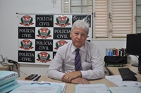 O novo delegado da DIG de Votuporanga, Dovairdes Carmona trabalha no meio policial há mais de 40 anos (Foto: A Cidade)