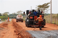 Depois de polêmicas e lentidão, as obras na Ciclovia da Estrada do 27 avançaram e chegam agora na reta final (Foto: Prefeitura de Votuporanga)