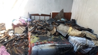 Uma casa localizada na rua Rio Solimões foi atingida pelas chamas na manhã desta quinta-feira (23) (Foto: A Cidade)
