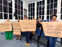 Moradores fazem manifestação na Câmara de Votuporanga e pedem mudanças nos horários de ônibus