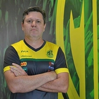  O fisioterapeuta esportivo de Votuporanga, dr. Danilo Lima, está no Leão na disputa para a Série B (Foto: Reprodução)