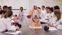 Os candidatos devem se inscrever pelo site: www.vunesp.com.br/UFEV1901 (Foto: Unifev)