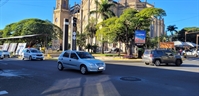 Nos últimos meses, 99 e Uber passaram a atuar na cidade, gerando conflito com os motoristas locais  Foto: A Cidade