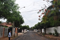 Moradores da Vila Paes estão revoltados com a falta de energia há mais de 15 horas 