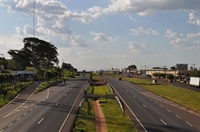 A expectativa da polícia rodoviária é que muitos veículos transitem pelas rodovias perto da cidade  (Foto: Reprodução )