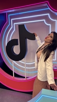 Fenômeno de vendas do TikTok, professora larga a sala de aula e ganha R$ 100 mil por mês