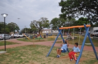 A revitalização da Praça 31 de Março, localizada no bairro Estação, foi entregue na tarde desta quinta-feira (27)